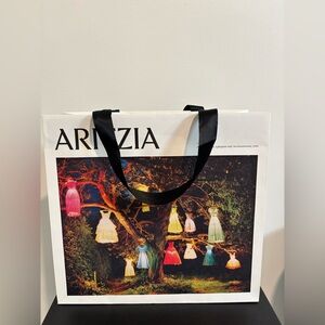 Aritzia shopping bag